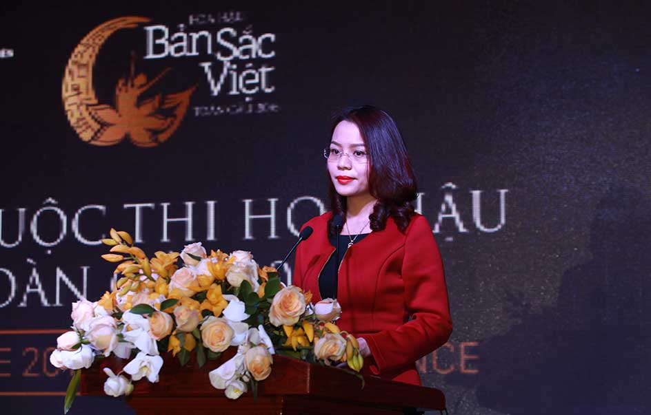 Bà Hương Trần Kiều Dung – Tổng Giám đốc Tập đoàn FLC phát biểu khai mạc buổi họp báo
