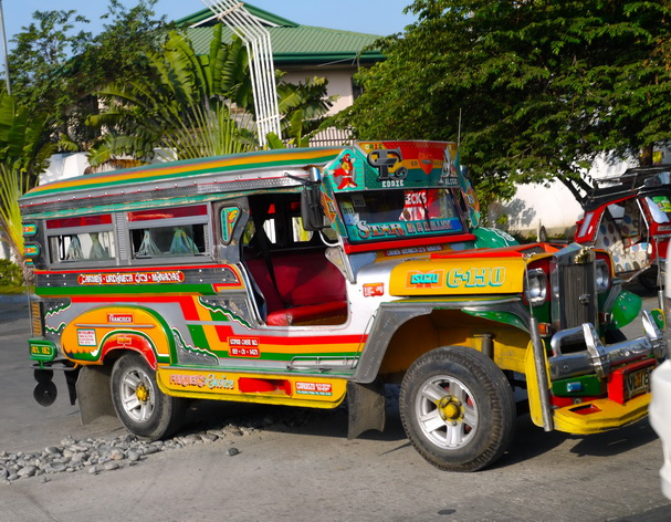 Di chuyển bằng Jeepney như đang tham gia một cuộc thám hiểm thực sự