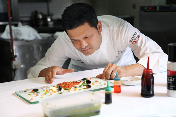 Chef Sakal từng là Bếp trưởng của Khách sạn Sofitel Saigon Plaza.