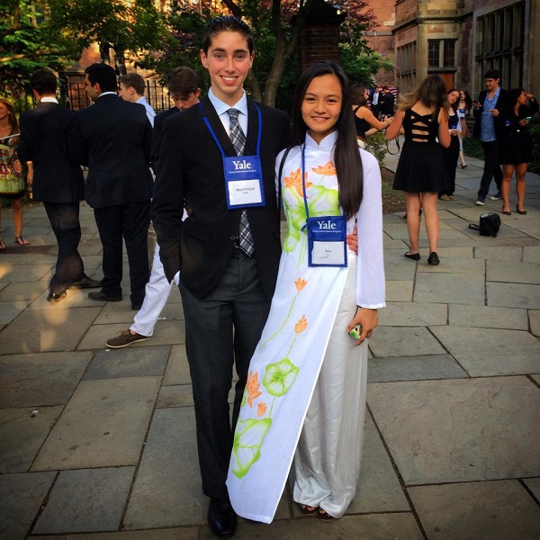 An cùng bạn tại ĐH Yale, chương trình Yale Young Global Scholars tháng 7/2015.