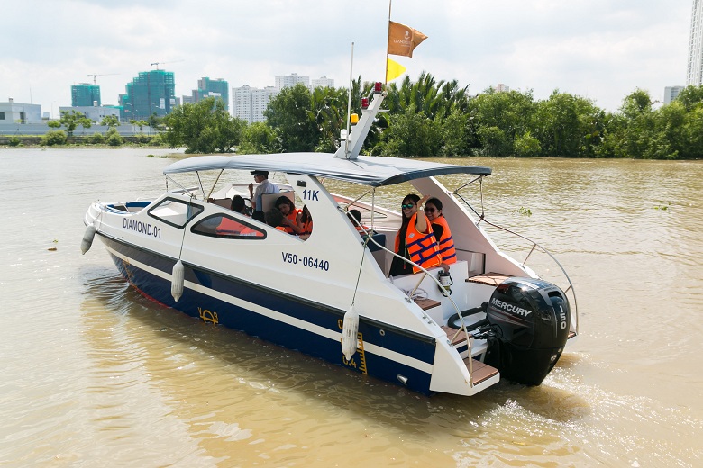 Water Taxi dành riêng cho cư dân của Đảo Kim Cương.