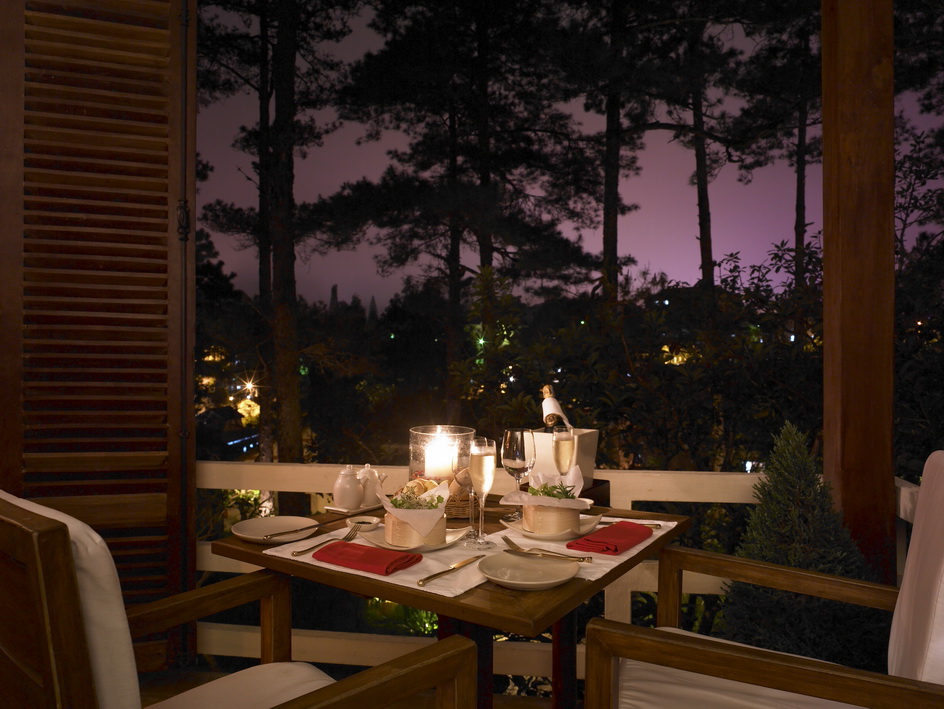 Thu Lang man Ana Mandara Dalat Resort and Spa Romantic_Dinner