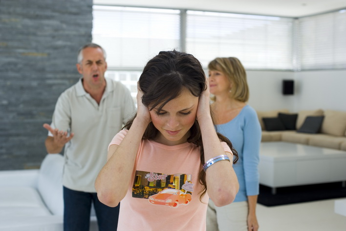 Daughter ignoring her unhappy parents