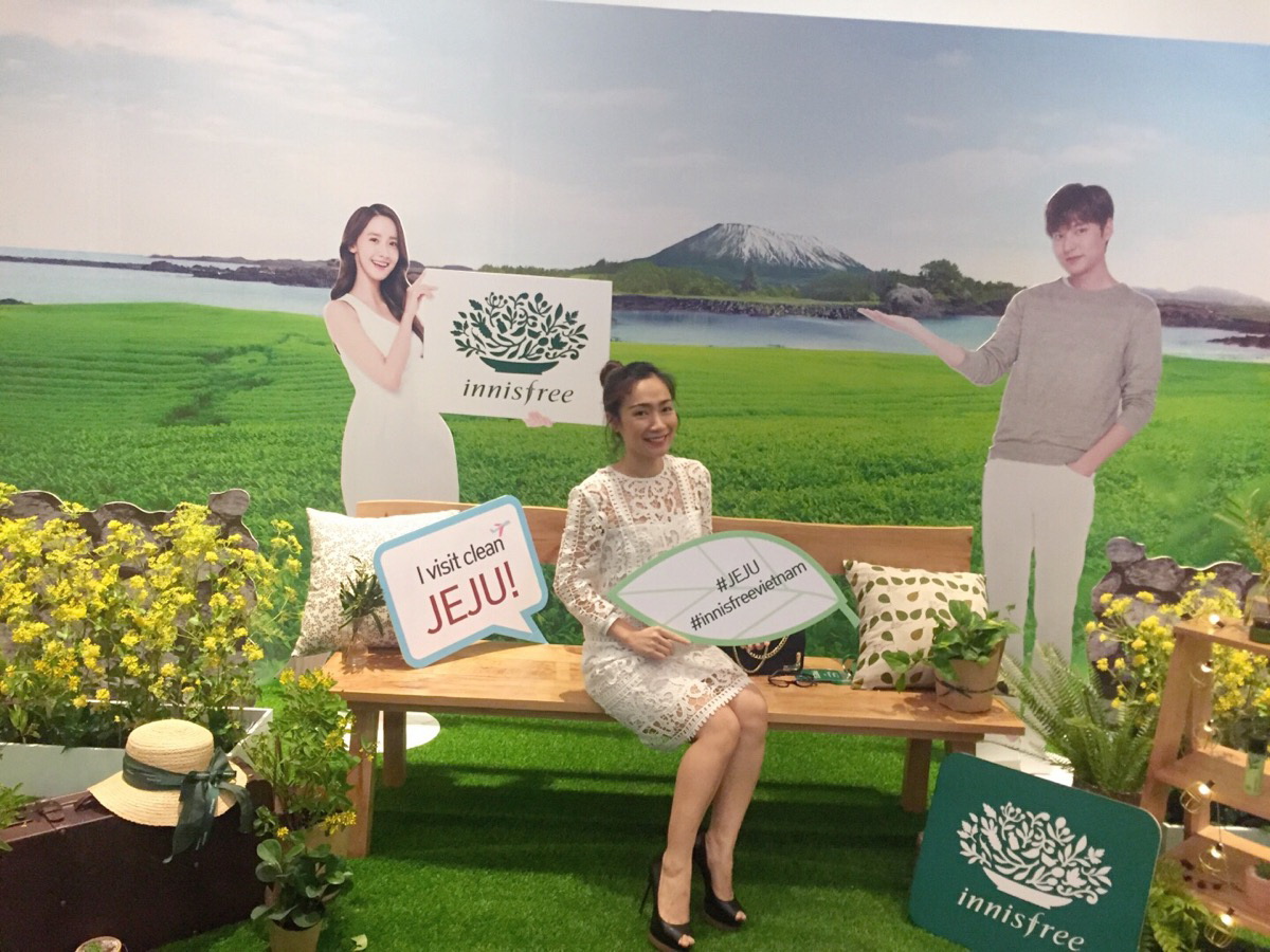 Đảo thiên đường Jeju luôn được xem là “quê hương” của nhãn mỹ phẩm innisfree và nơi ra đời sản phẩm innisfree bắt đầu từ những nguồn nguyên liệu nổi tiếng và lành tính tại đây. Do đó không thể thiếu những không gian Jeju thu nhỏ mang đến những phút giây thú vị cho khách mời.