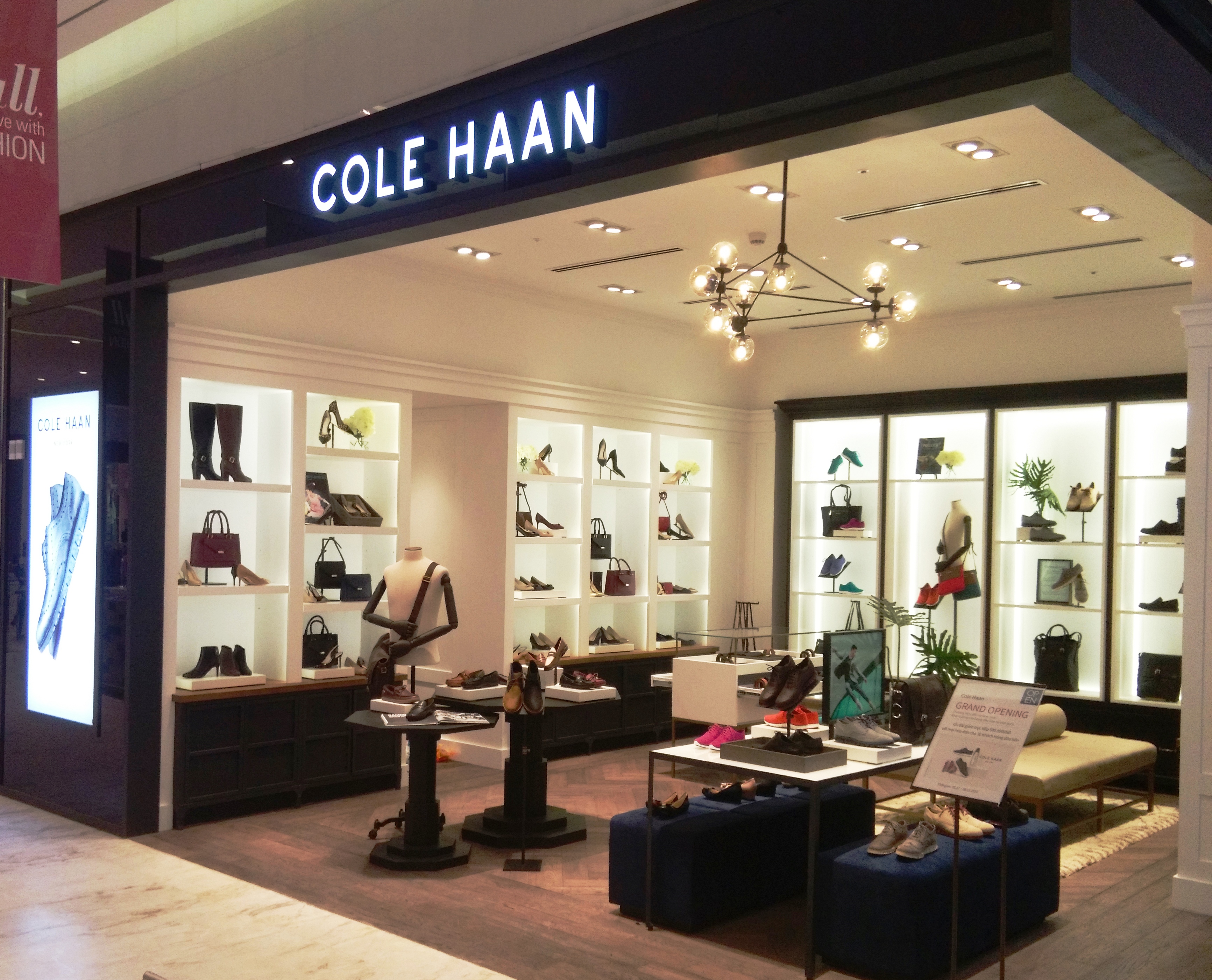Cửa hàng Cole Haan ở Lotte Department Store (Hà Nội).