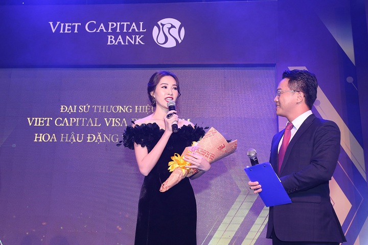 Hoa hậu Đặng Thu Thảo là đại sứ thương hiệu Thẻ tín dụng Viet Capital Visa Platinum với công nghệ 3D độc đáo.