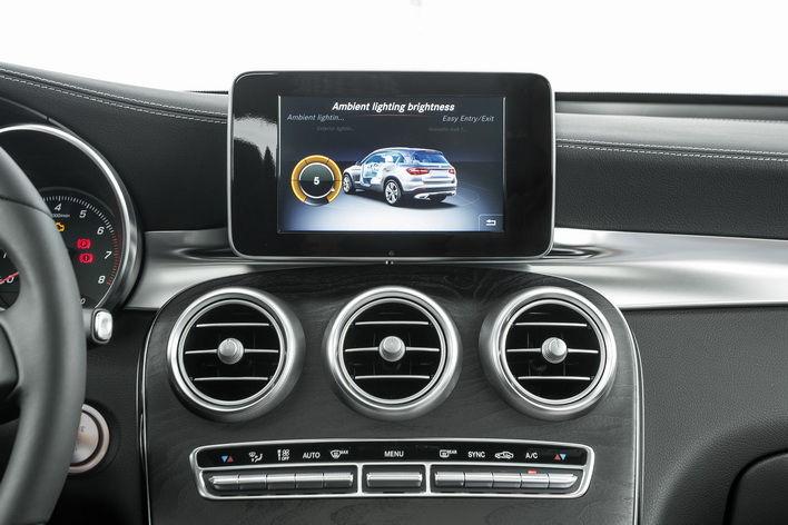GLC sở hữu hệ thống đèn viền nội thất 3 màu