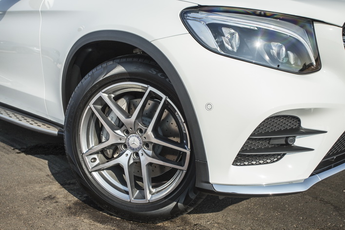 Thiết kế mâm xe thể thao19 inch trên GLC 300 AMG 4MATIC