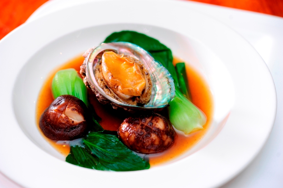 Baked greenlip abalone with oyster sauce and spoon spinach