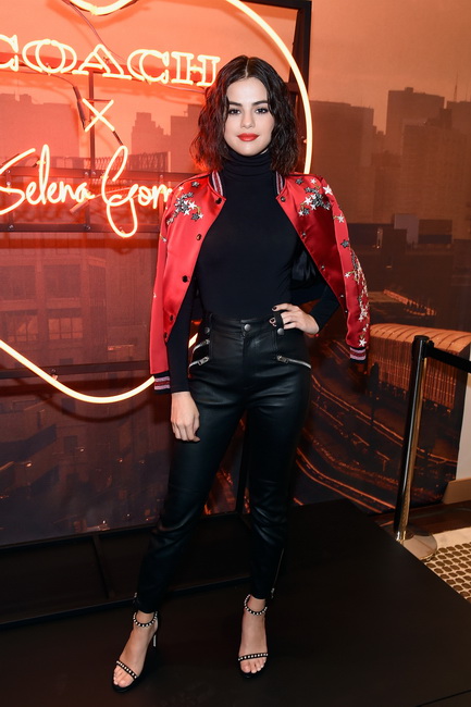 NEW YORK, NY - SEPTEMBER 13: Selena Gomez poses during the Coach In-Store Event with Selena Gomez at Coach Boutique on September 13, 2017 in New York City. (Photo by Kevin Mazur/Getty Images for Coach)