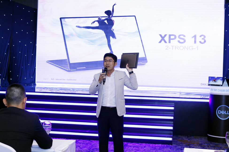 Anh Nguyễn Cường Thịnh - Quản lý thương hiệu cấp cao Dell EMC Việt Nam giới thiệu sản phẩm mới của Dell