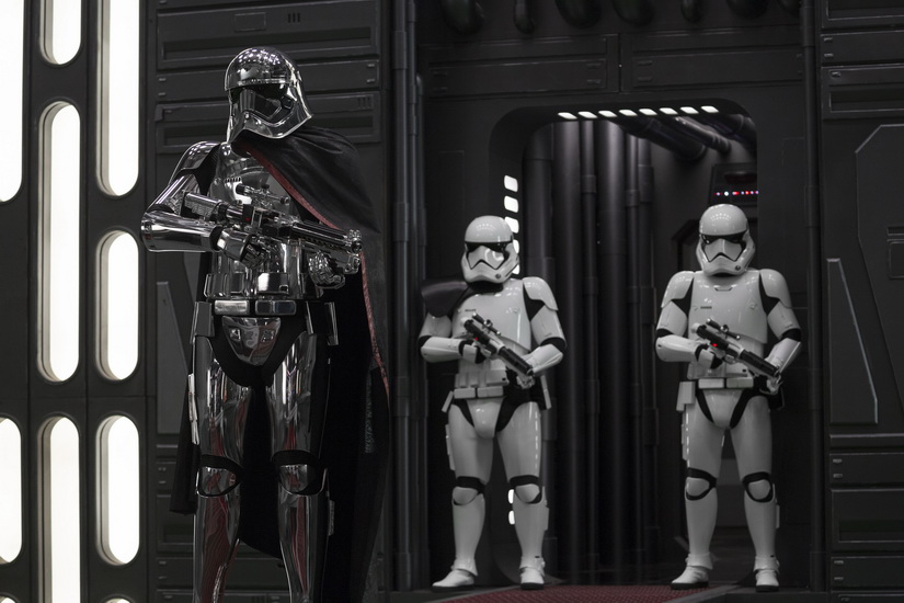 Star Wars: The Last Jedi Captain Phasma (Gwendoline Christie) and Stormtroopers Photo: David James ©2017 Lucasfilm Ltd. All Rights Reserved.