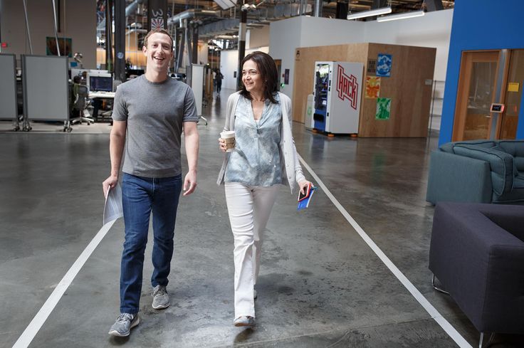 Sheryl Sandberg là người đặc biệt quan trọng bên cạnh Mark Zuckerberg tại Facebook.