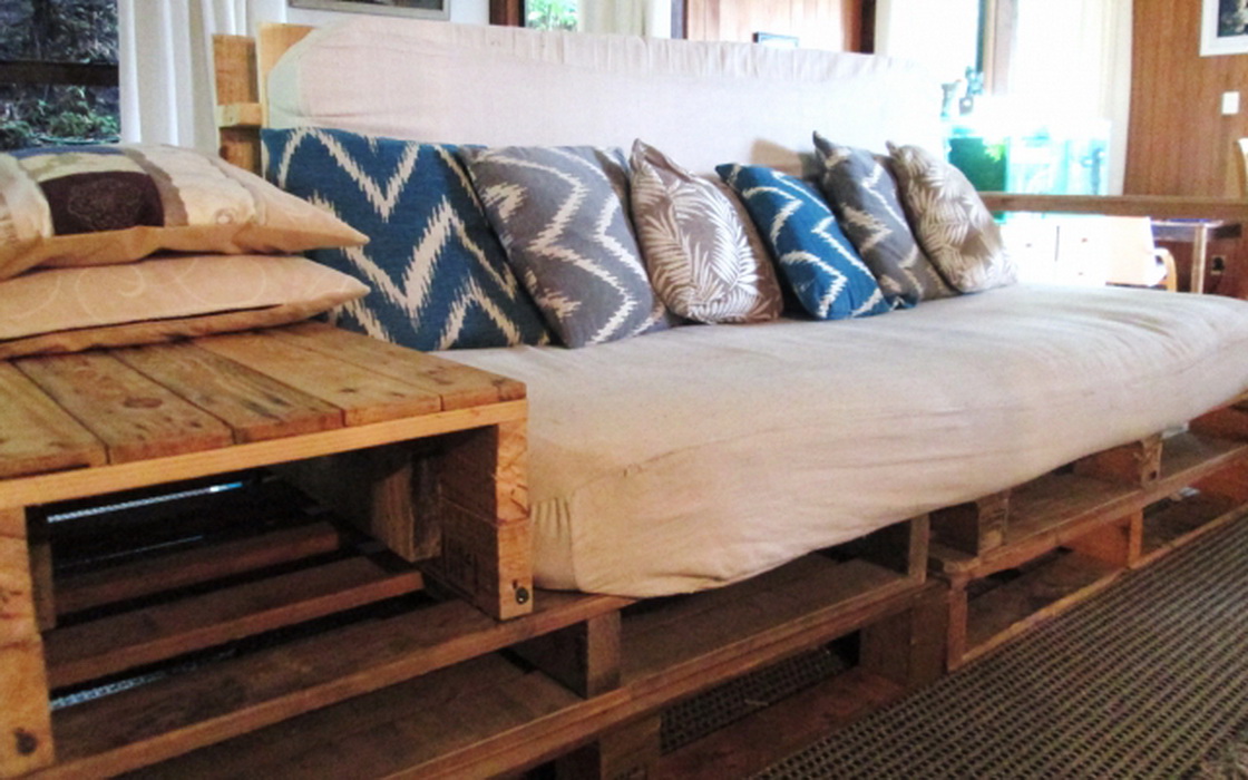 Một bộ ghế bằng gỗ pallet cũng sẽ mang đến phong cách mới cho ngôi nhà của bạn 