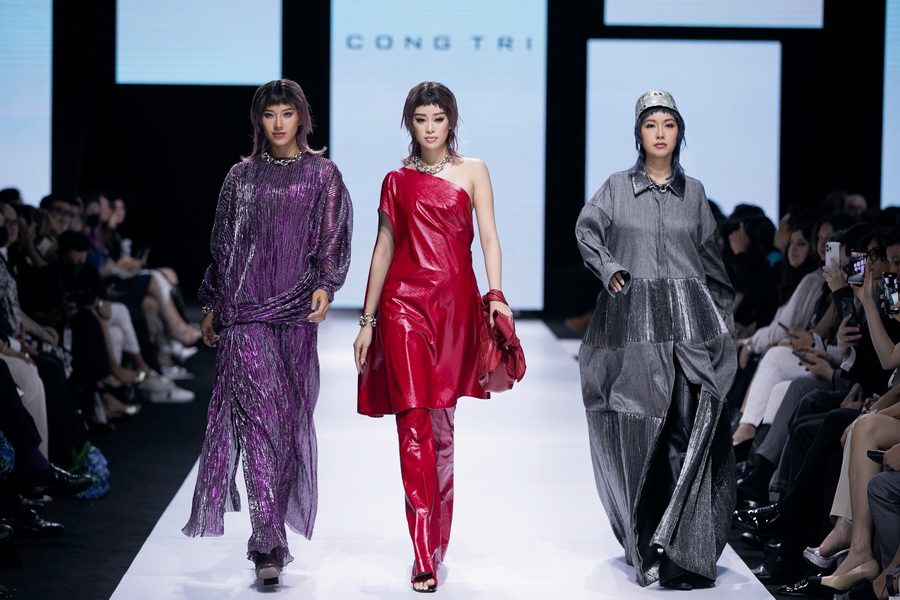 show CONG TRI tại Tuần lễ Thời trang Việt Nam 2020