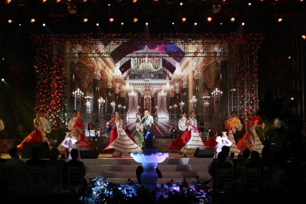 Dương triệu vũ tổ chức liveshow Uyển Uyển tại Four Seasons The Nam Hai