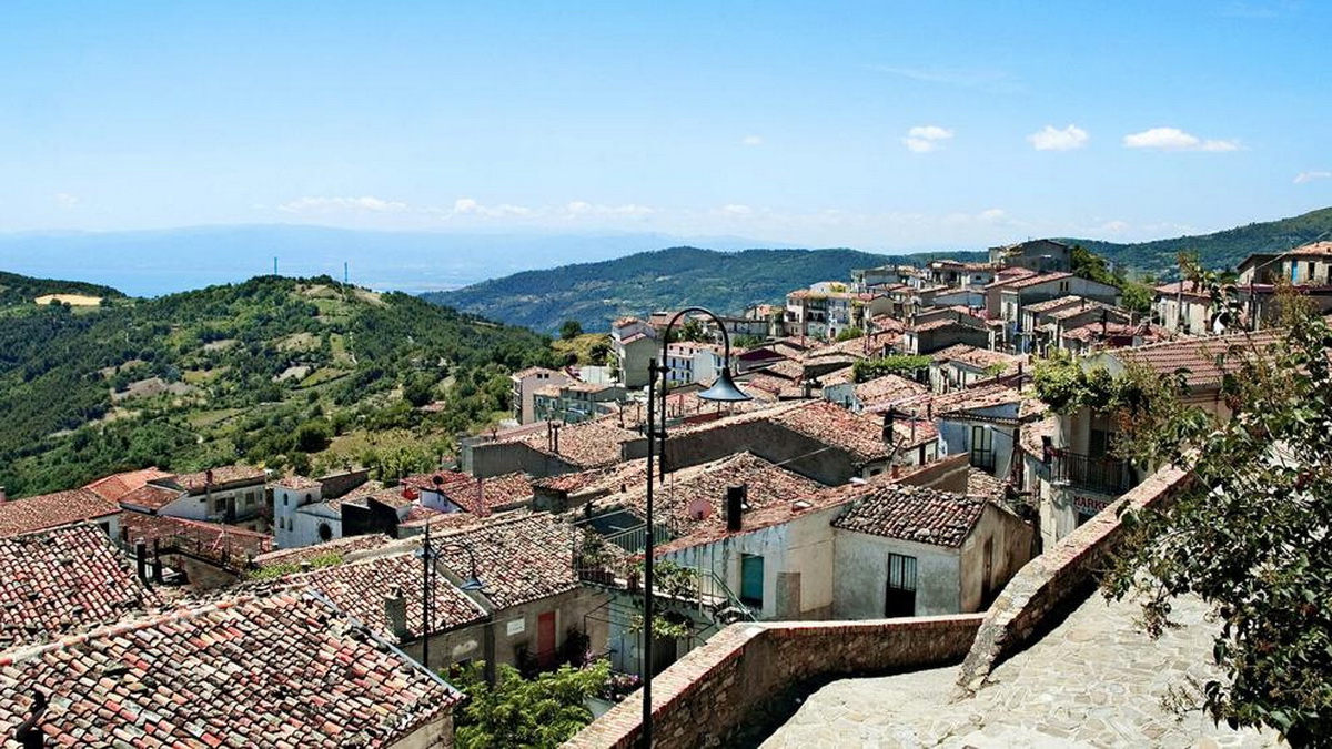 Nước Ý: Được "trả lương" để sống trong những ngôi làng cổ tích