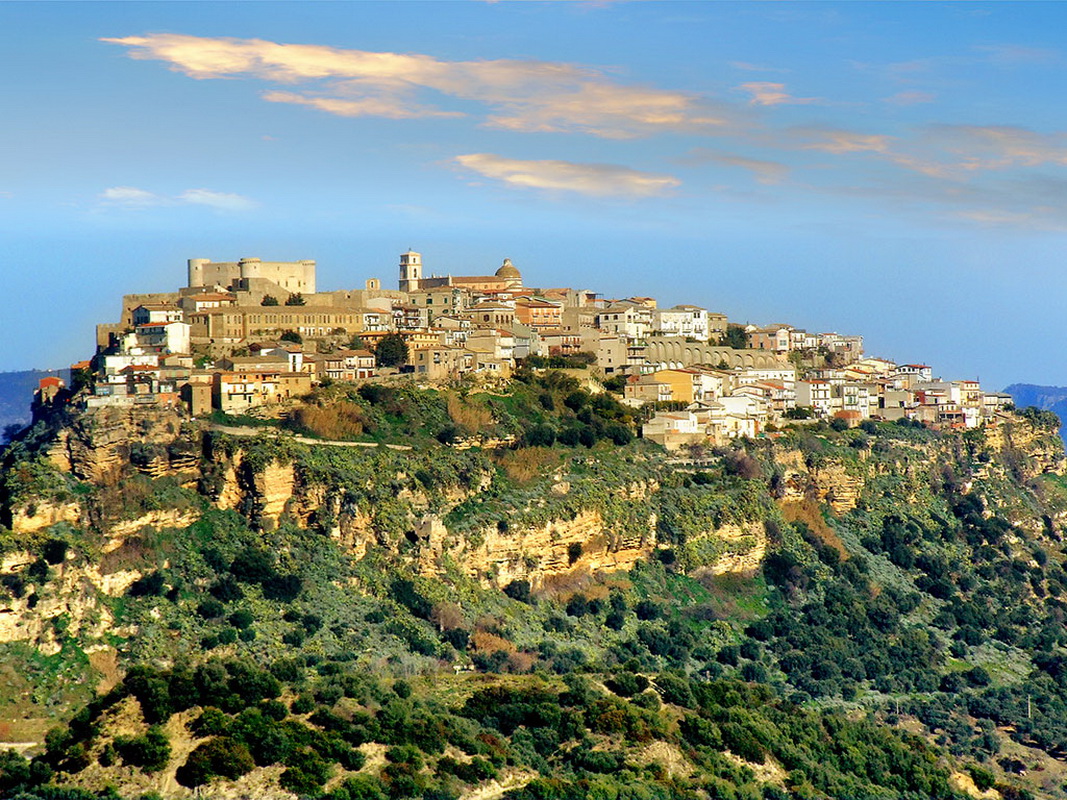 Nước Ý: Được "trả lương" để sống trong những ngôi làng cổ tích