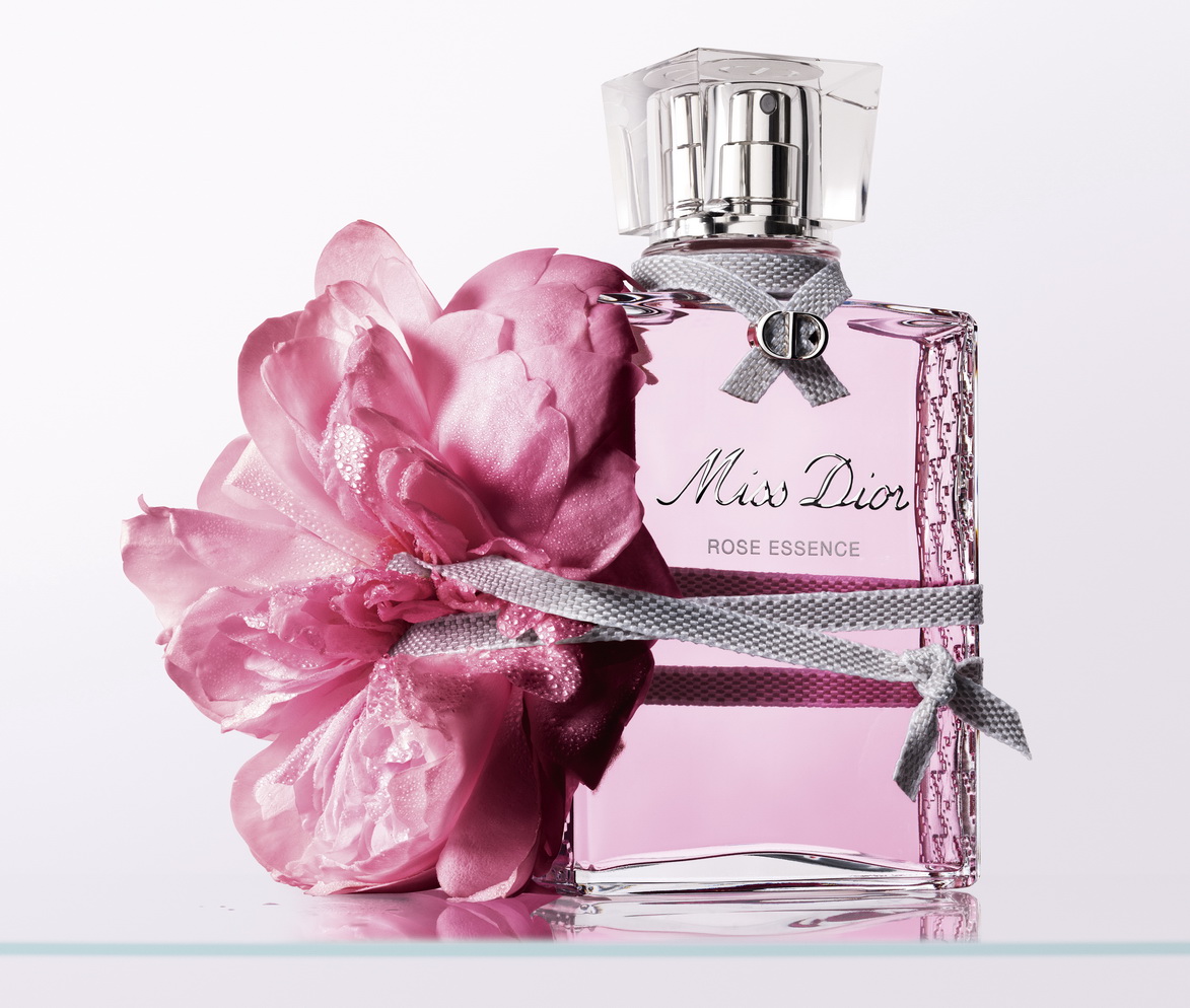 Miss Dior Rose Essence: Những đóa hồng xinh đẹp của xứ Grasse