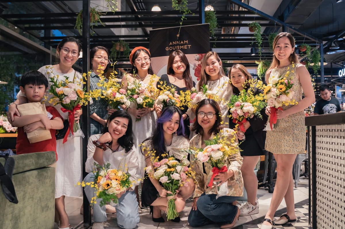Annam Gourmet tổ chức chuỗi workshop cắm hoa gây quỹ Tháng Nơ Hồng