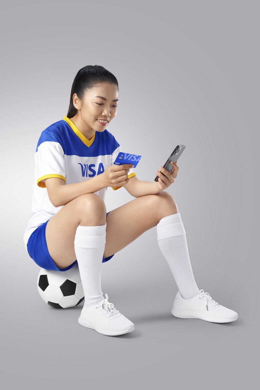 Huỳnh Như tham gia đội bóng nữ Team Visa, chuẩn bị FIFA Women's World Cup