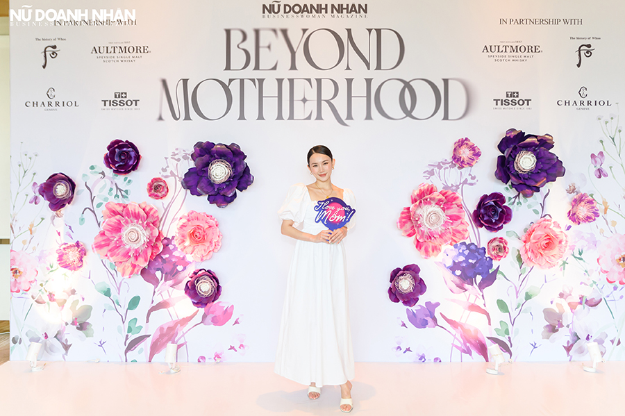 Hoàng Mỹ An tại talkshow Beyond Motherhood ngày của mẹ Tạp chí Nữ Doanh Nhân