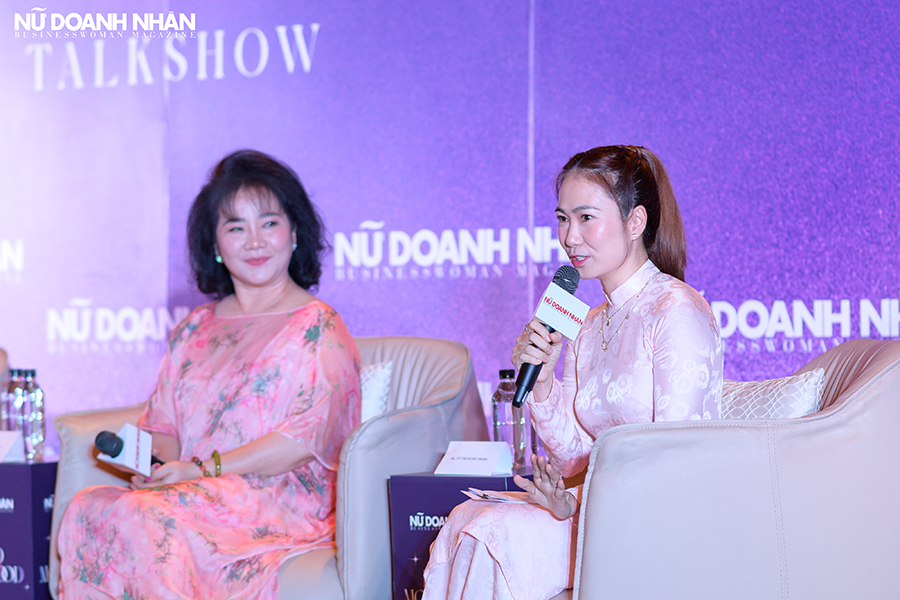 MC Thanh Thảo Hugo tại talkshow Beyond Motherhood ngày của mẹ Tạp chí Nữ Doanh Nhân
