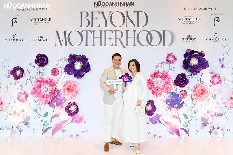 Liêu Hà Trinh tại talkshow Beyond Motherhood ngày của mẹ Tạp chí Nữ Doanh Nhân