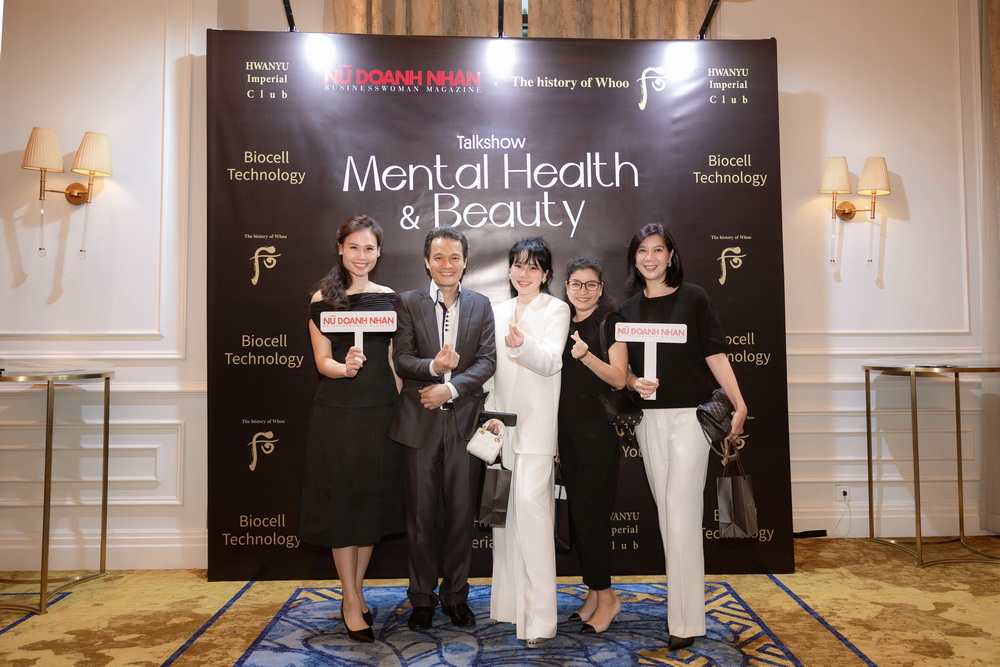 Khách mời chụp hình tại talkshow Mental Health & Beauty