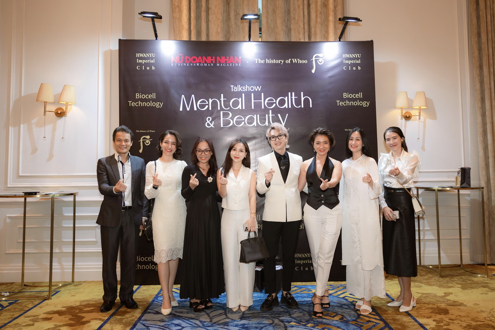 Khách mời chụp hình tại talkshow Mental Health & Beauty