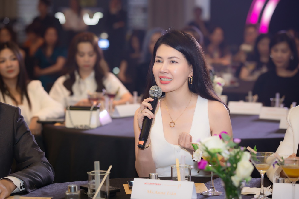 Bác sĩ Anna Trần, CEO Platinum Dental Group thường xuyên gặp những tích cực để tinh thần bản thân luôn tươi trẻ