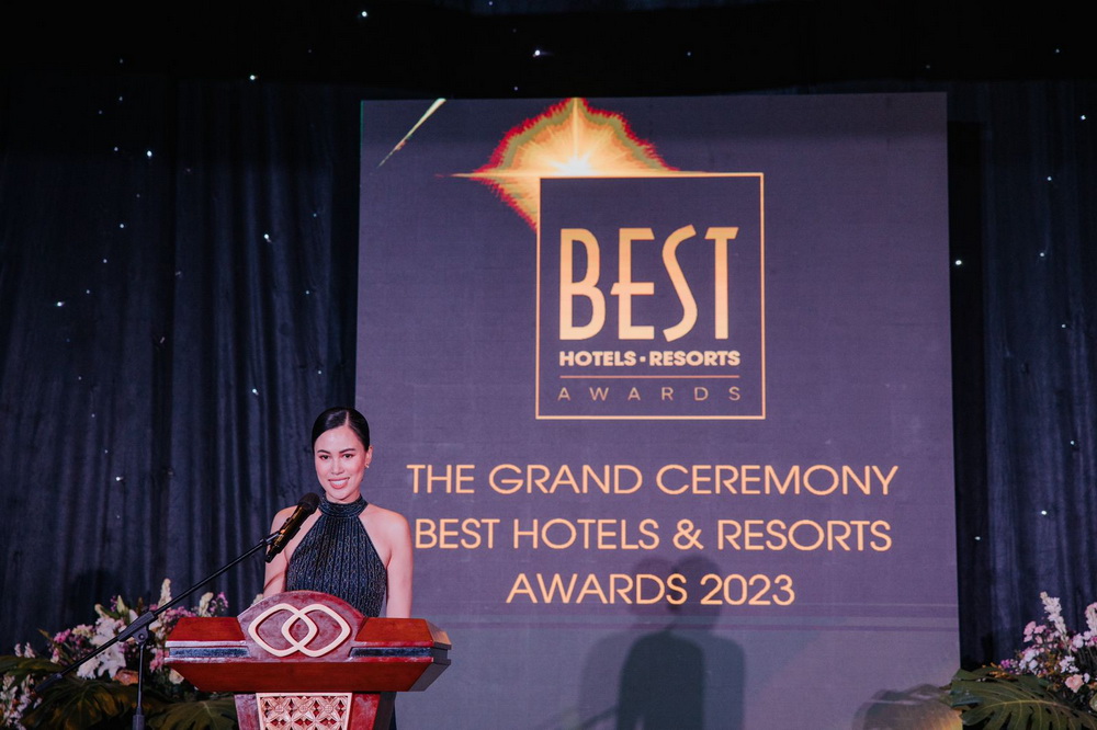 Bà Crystal Huyền Trang – Trưởng ban tổ chức Giải thưởng Best Hotels Resorts Awards phát biểu khai mạc buổi lễ