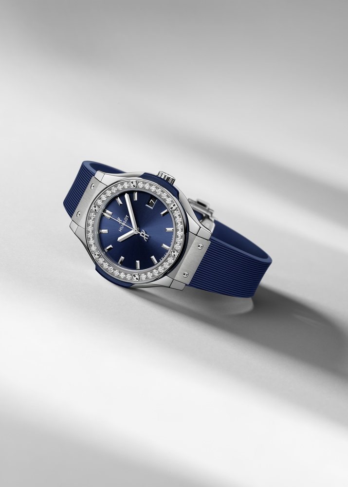 Đồng hồ Classic Fusion Titanium Blue Diamonds