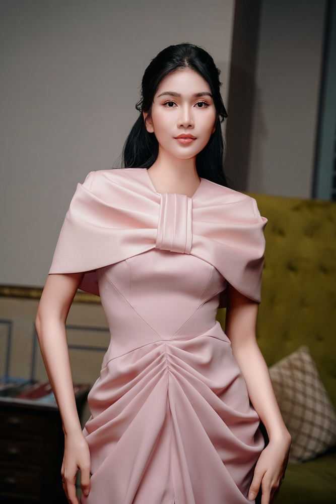 Vedette của show trình diễn – Á Hậu Phương Anh (Cuộc thi Hoa hậu Việt Nam 2020) trong thiết kế đặc sắc của BST