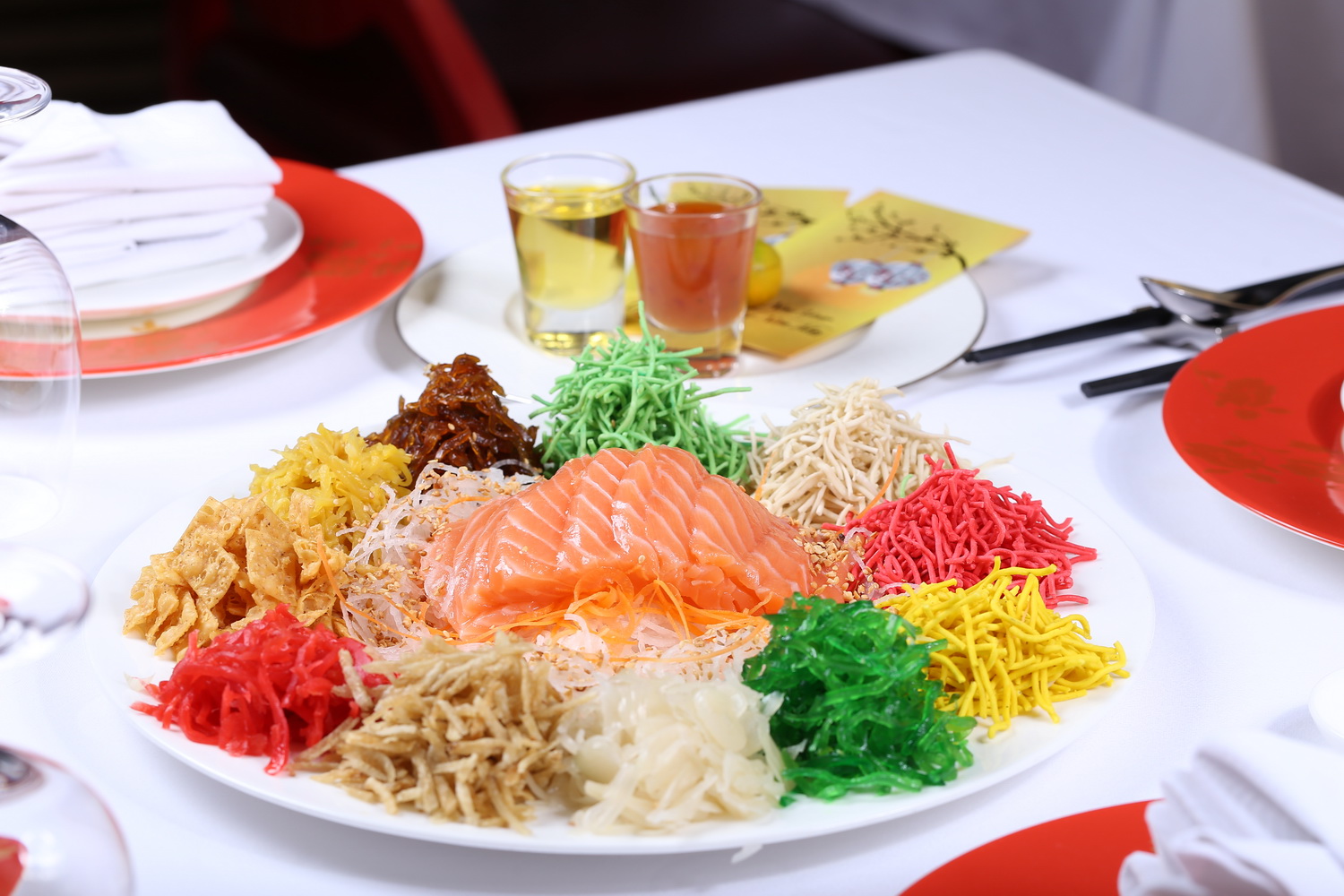 Yee Sang – món gỏi truyền thống đầu năm mới của người Hoa luôn có sẵn tại Ju Bao Xuan