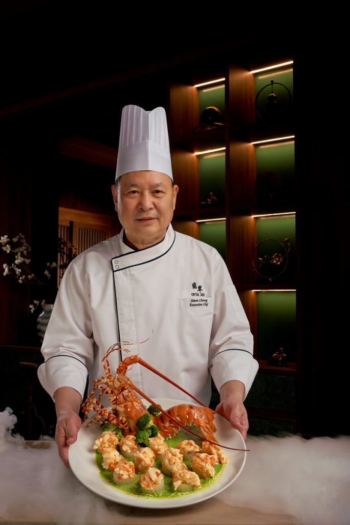 Bếp trưởng Simon Cheung – người “cầm trịch” căn bếp Quảng Đông thượng hạng tại Crystal Jade Palace