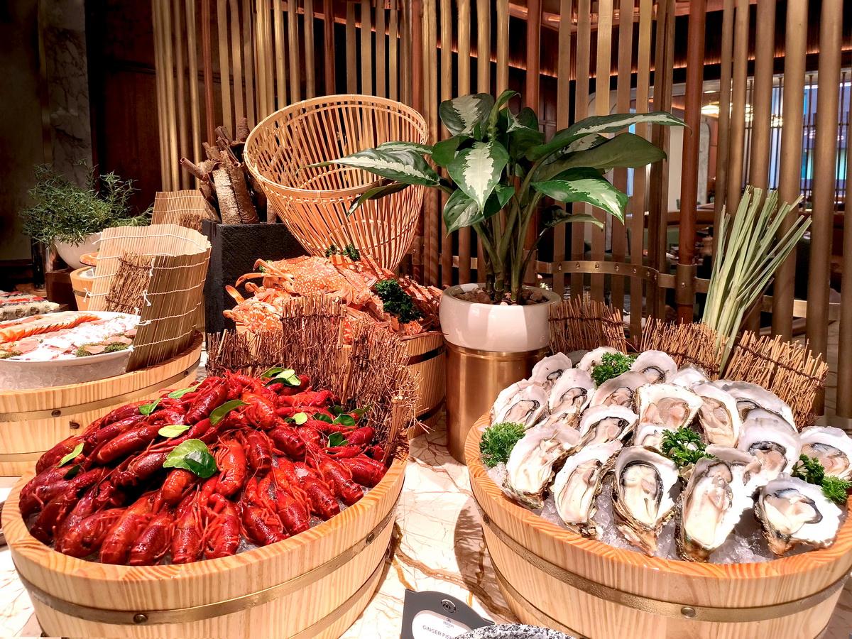 Tiệc buffet hải sản tại Hilton Saigon