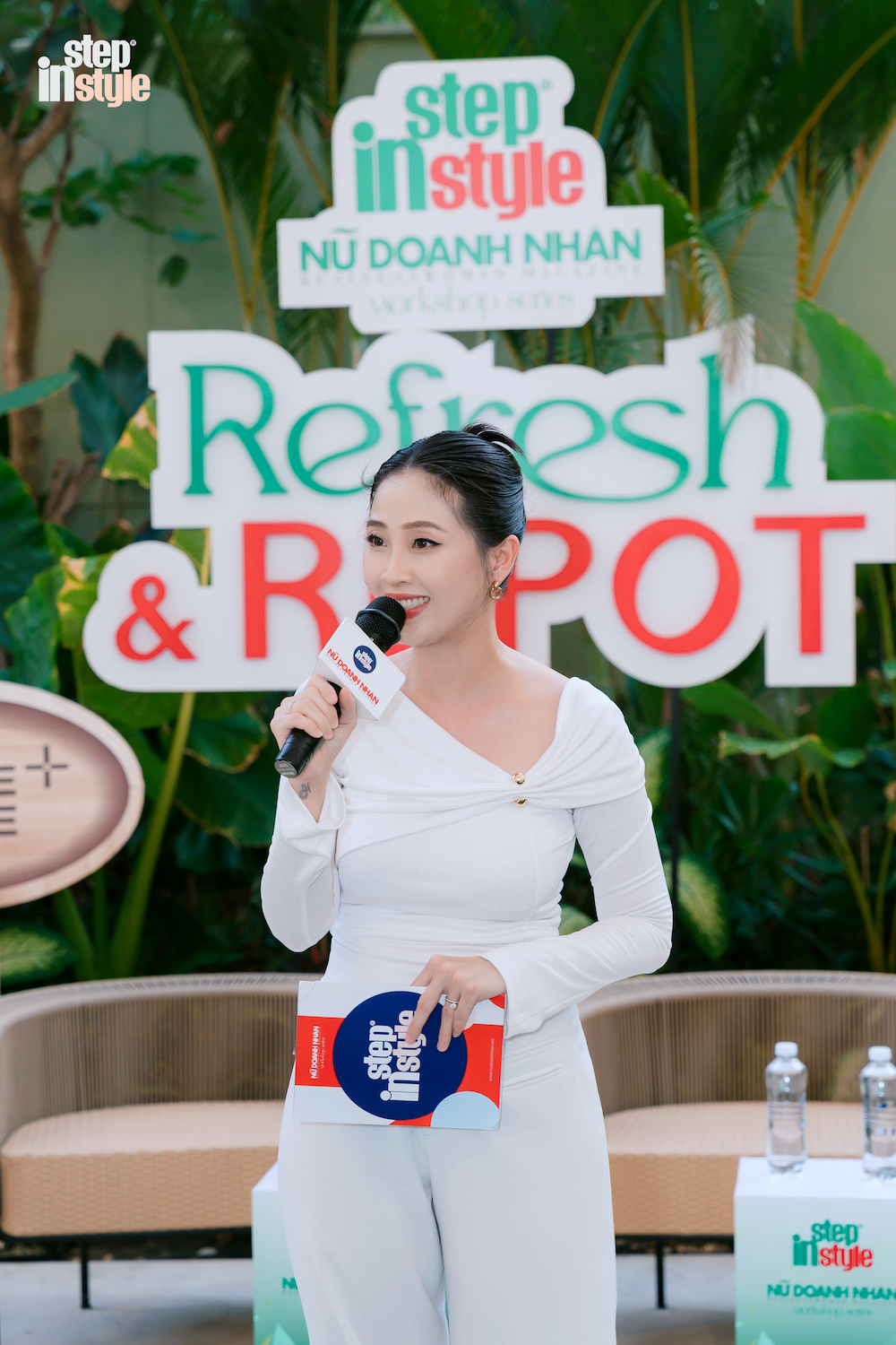 Host Liêu Hà Trinh dẫn dắt câu chuyện mở đầu minitalk Refresh & Repot