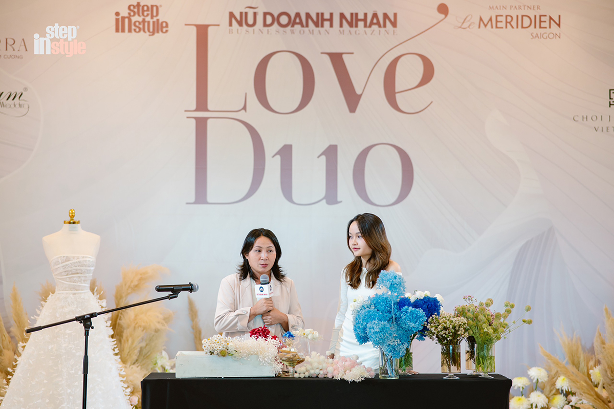 Chị Nguyễn Linh Mỹ Tiên, CEO Amor Fati hướng dẫn hoạt động D.I.Y: Phụ kiện hoa cài áo