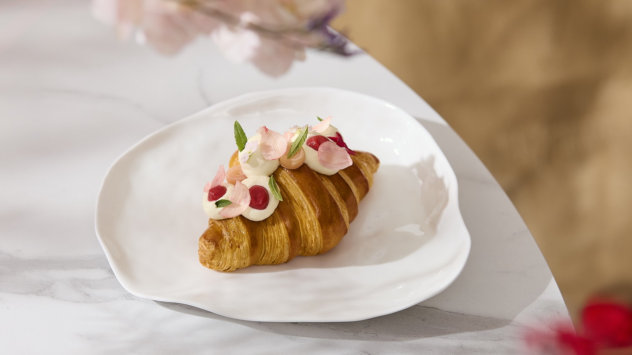 Sofitel ra mắt bộ sưu tập croissant La Haute Croissanterie lấy cảm hứng từ hoa