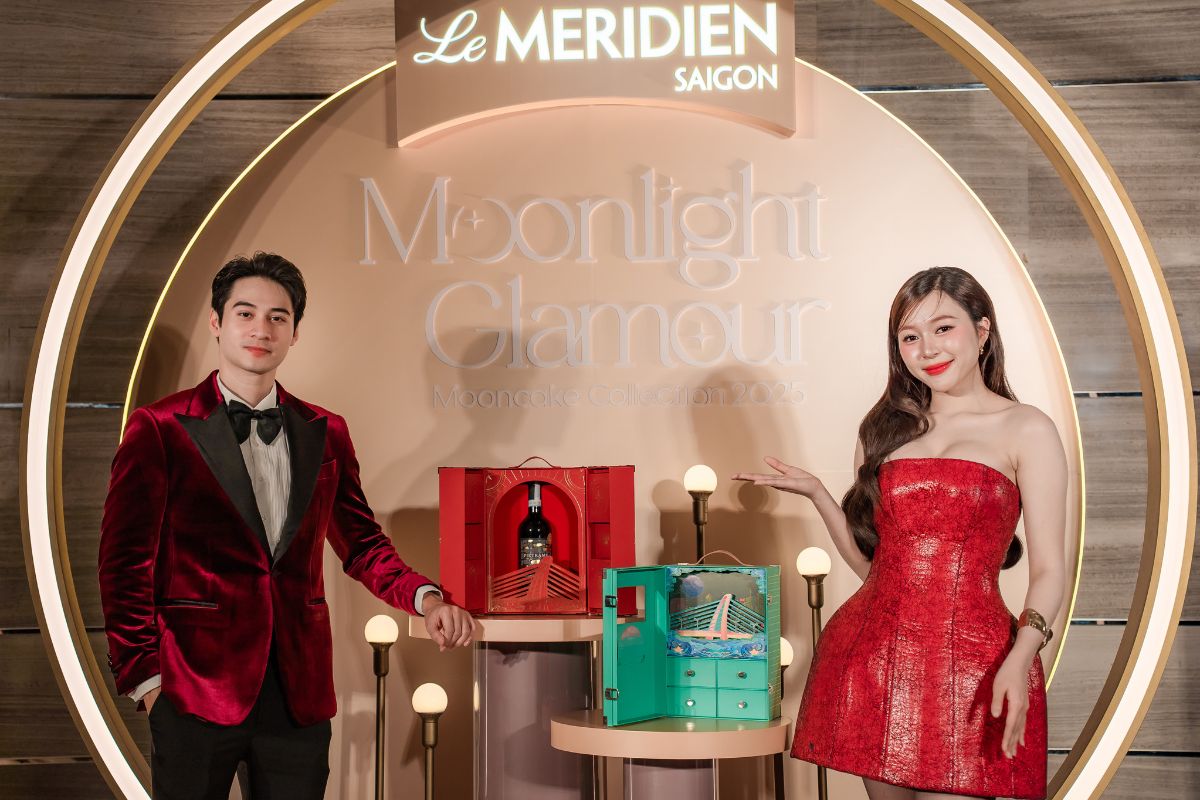 bộ sưu tập bánh Trung Thu “Moonlight Glamour - Nguyệt Sắc Phồn Châu” với thiết kế sang trọng