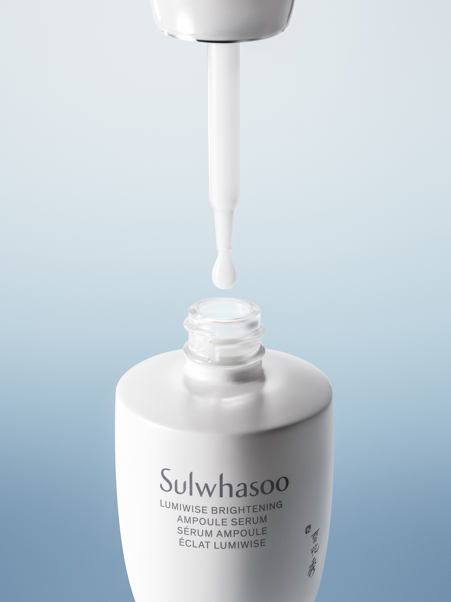 Kết cấu lụa Cashmere mượt mà, giúp thẩm thấu nhanh chóng mà không để lại cảm giác bết dính trên da.