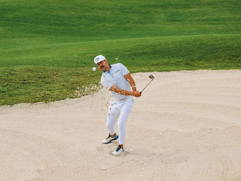 PGA Erik Van Rooyen vượt hố cát cùng đôi ECCO BIOM C5. 