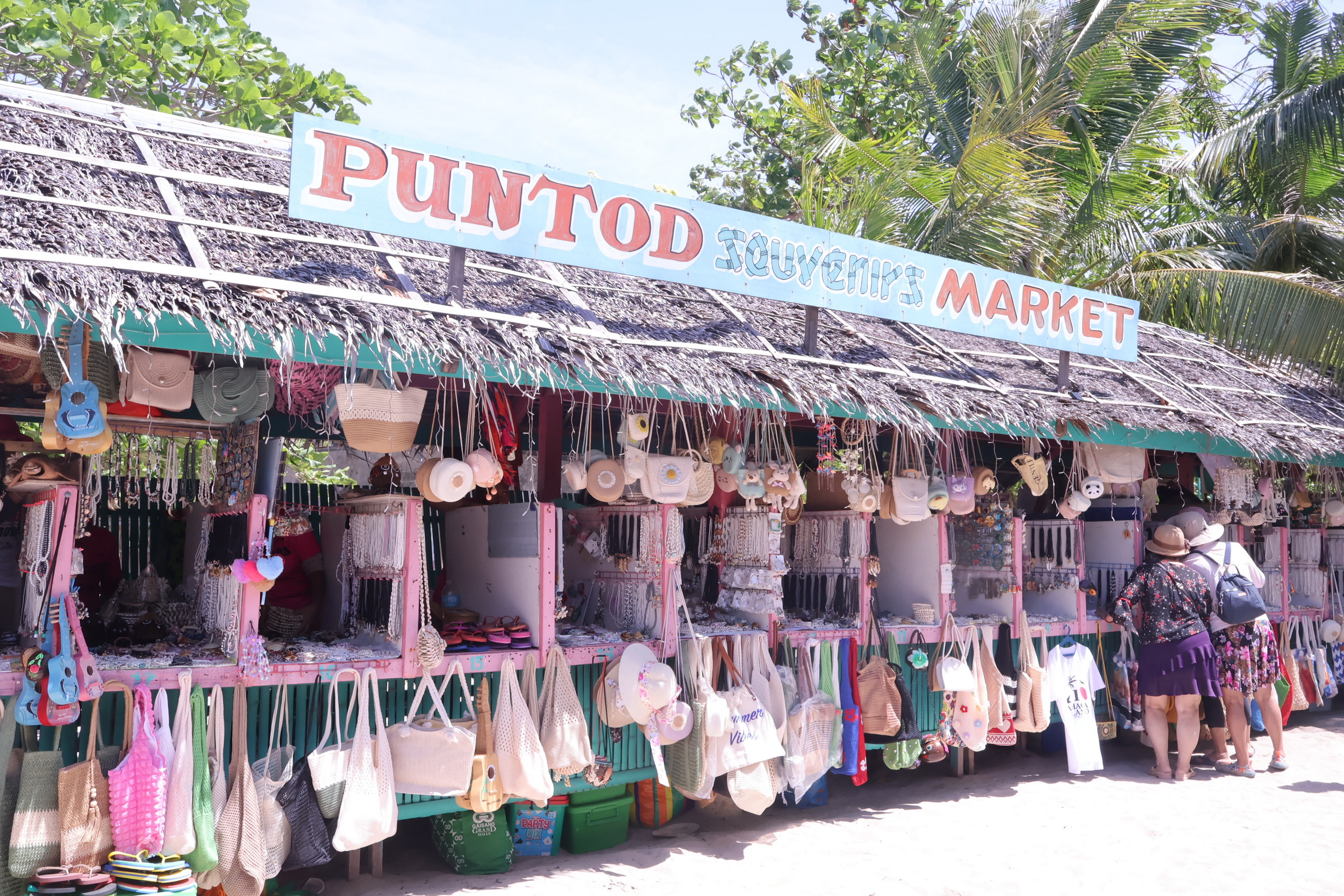 Punod Souvenir Market on Caohagan Island