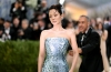 Jennie v&agrave; “c&uacute; lừa” thị gi&aacute;c tại Met Gala 2026