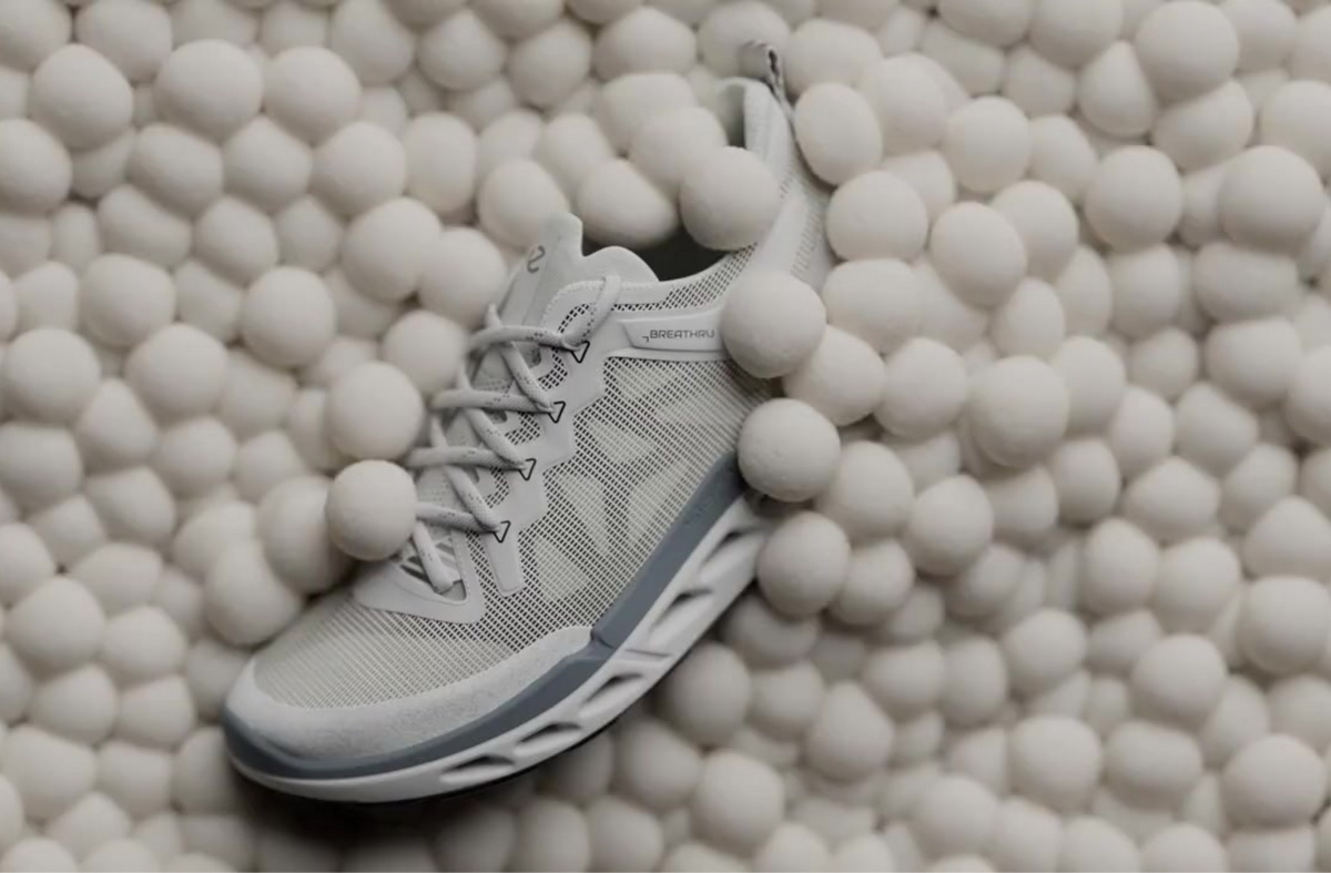 Hệ thống ECCO ENCORE Cushioning tăng cảm giác êm ái và sự uyển chuyển trong từng chuyển động.