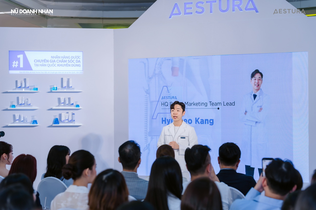 Mr. Kang Huynseo, Brand Manager Leader của AESTURA Hàn Quốc