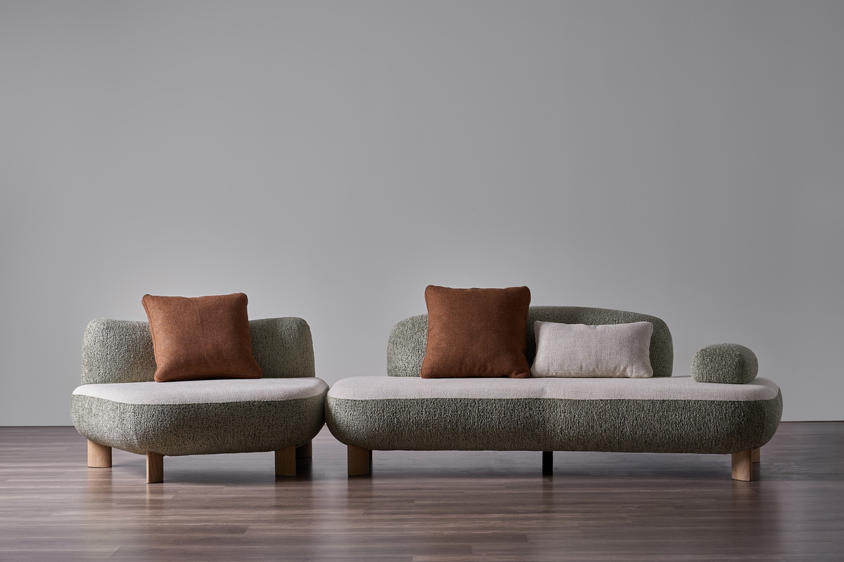 Floating Sofa lấy cảm hứng từ đời sống sông nước phương Nam, với dáng thấp, mặt ngồi rộng và các khối lưng tách rời, tạo sự thoải mái và linh hoạt trong cách sử dụng.