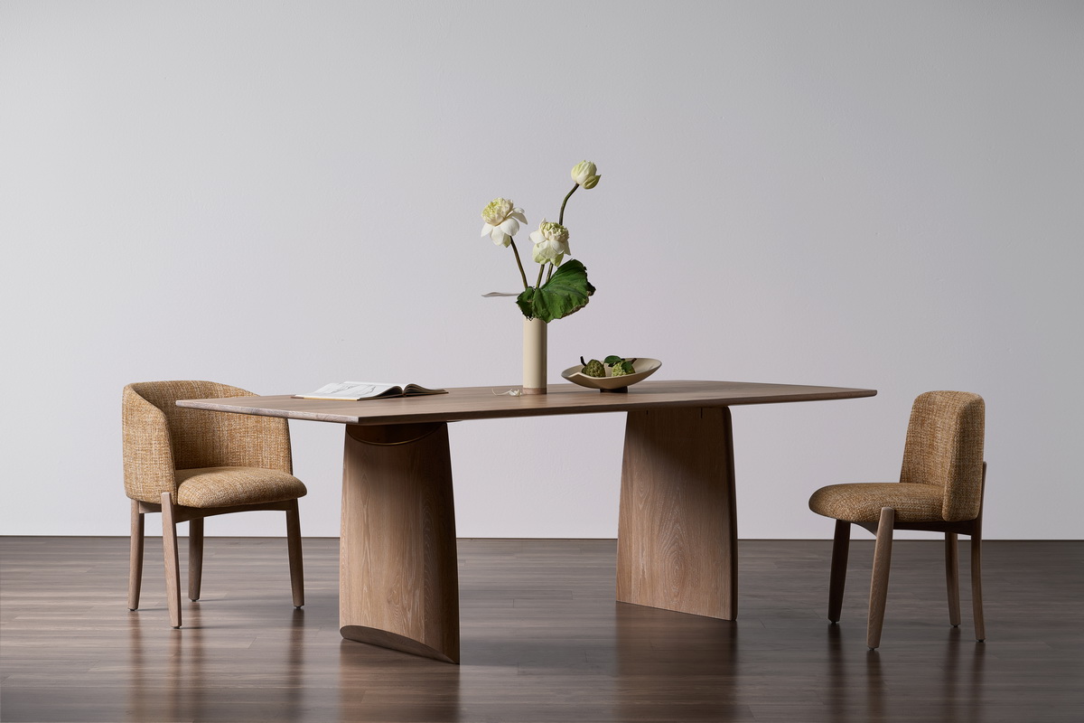 Miền Trung được thể hiện qua Cầu Dining Table, Lầu Dining Chair.
