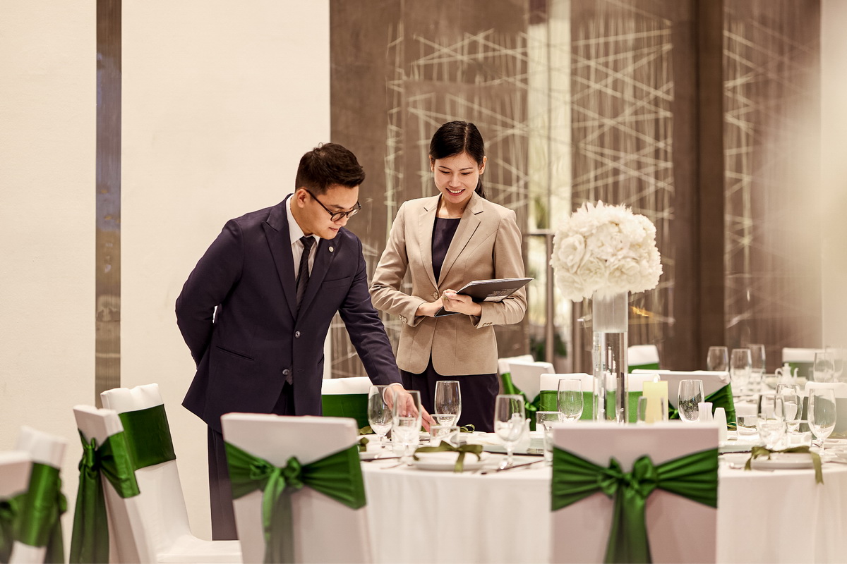 Đội ngũ nhân sự chuyên nghiệp chăm chút tỉ mỉ cho từng khâu phục vụ.